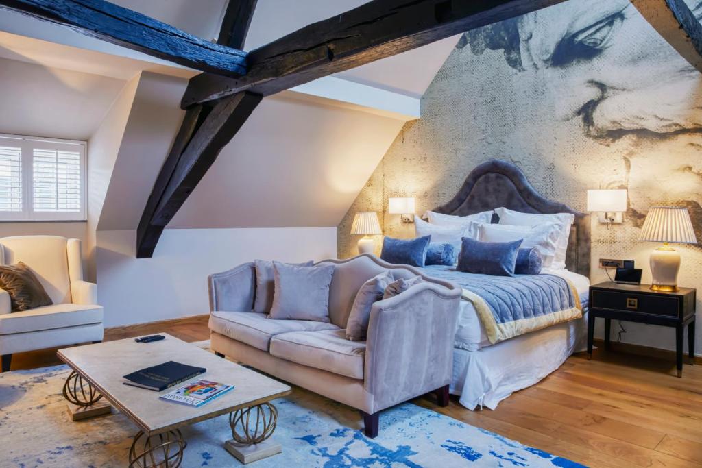 Signature Suite