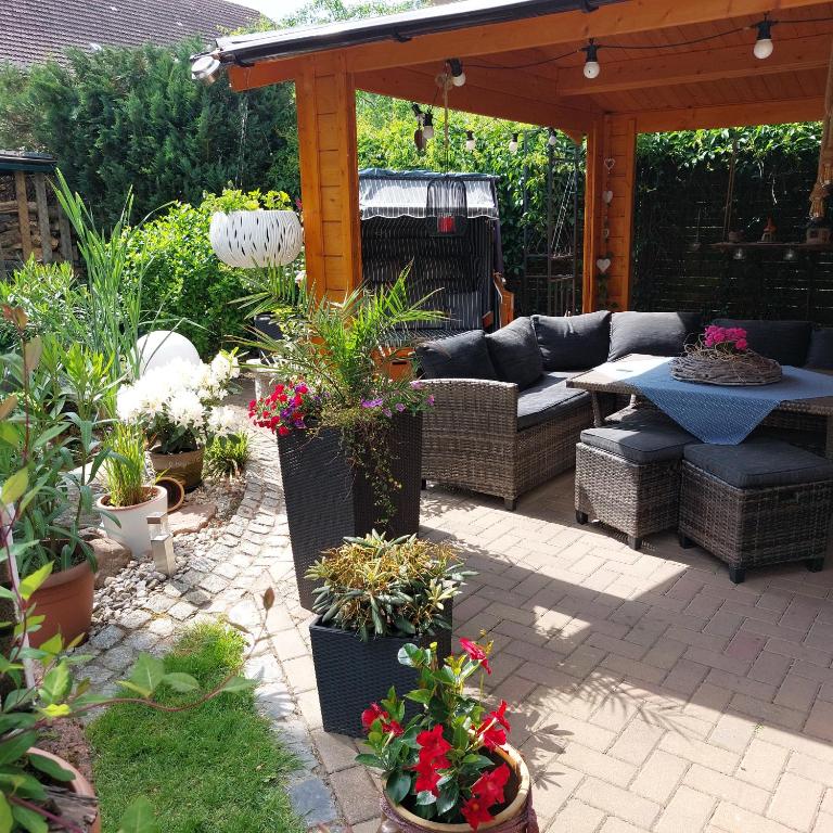 a patio with a couch and a table and some plants at Apartment Dietze in Machern