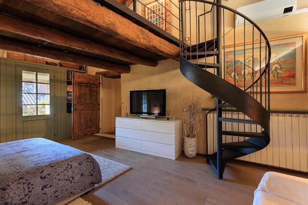 A bed or beds in a room at Cascina del Tempo Sospeso