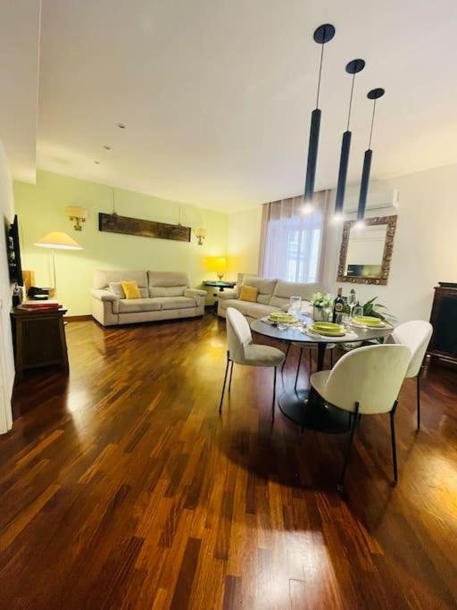 Re Gallo Luxury apartment Plebiscito in Via Chiaia