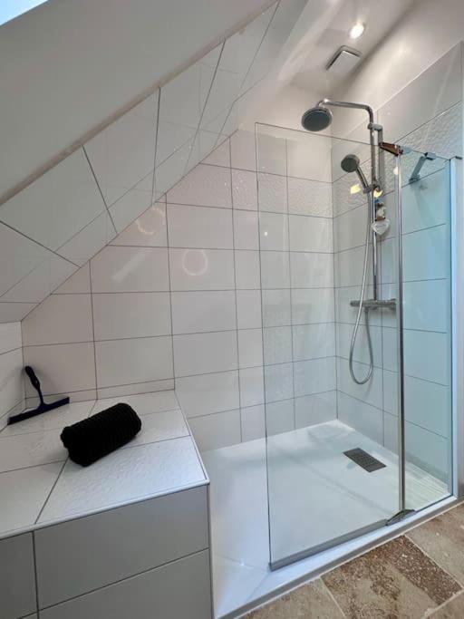 A bathroom at La jolie Maison de Marie - Clim &amp; Terrasse - Meyssac