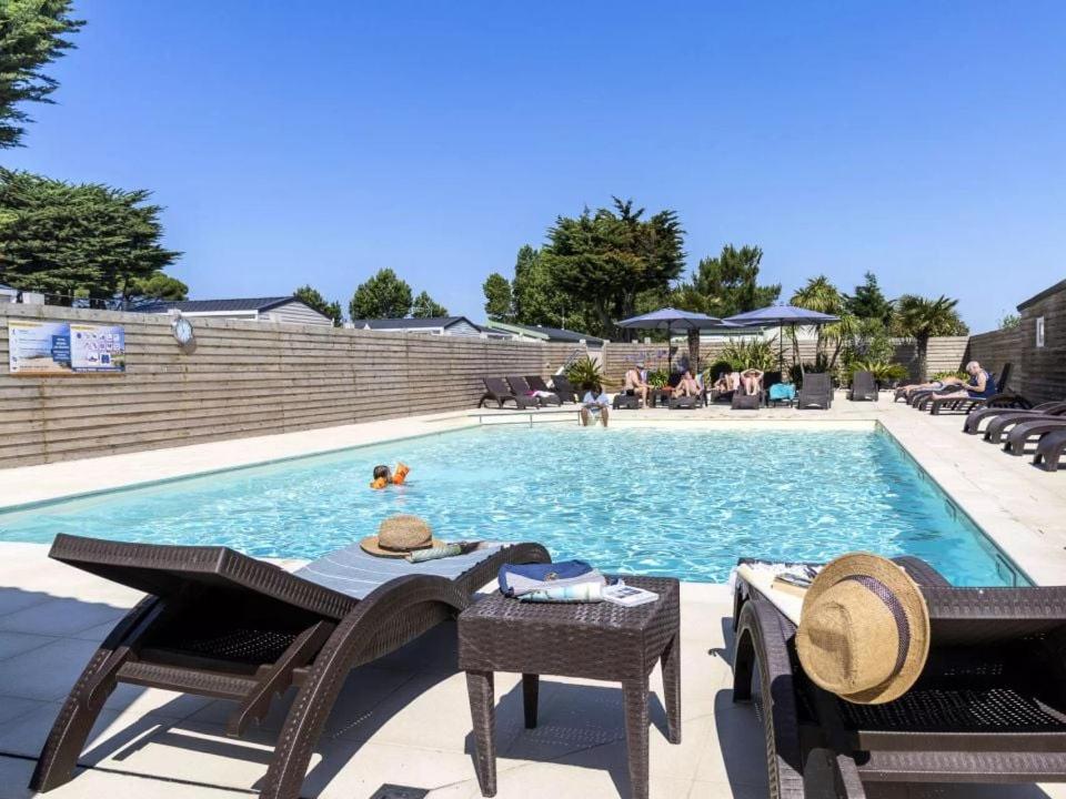 Bazén v ubytování Campiotel Les Dunes - ROMANEE nebo v jeho okolí