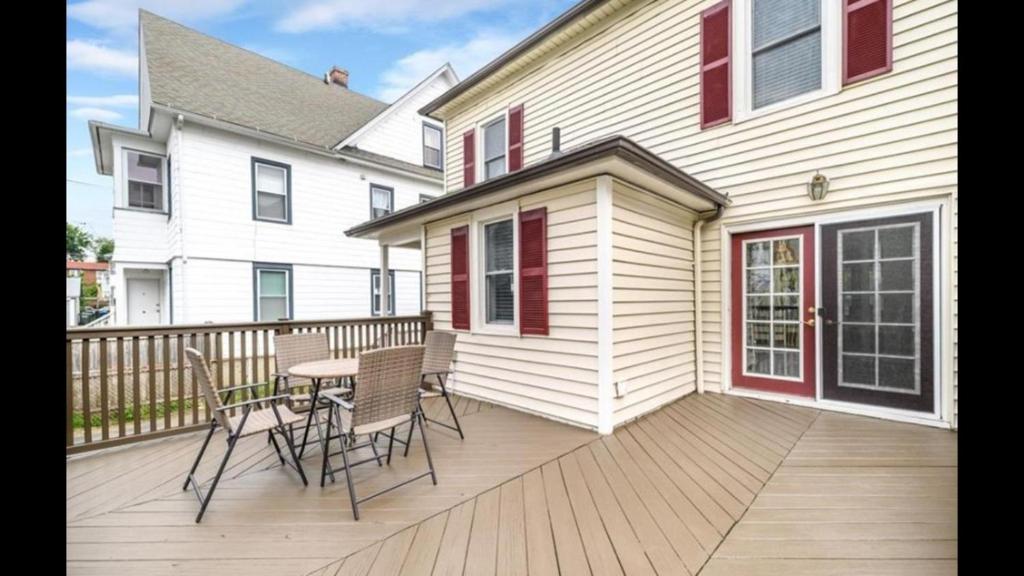 Gallery image of Black Rock Home - 4 bed - jacuzzi bath - beach in Bridgeport