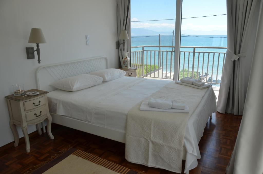 A bed or beds in a room at Maison de la mer