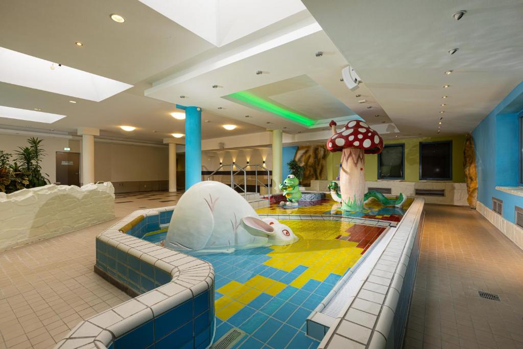 Bazén v ubytování IFA Rügen Hotel & Ferienpark nebo v jeho okolí