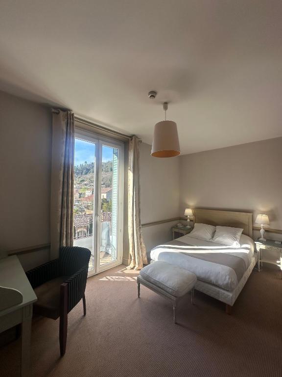 Postel nebo postele na pokoji v ubytování Hôtel Helvie - Teritoria