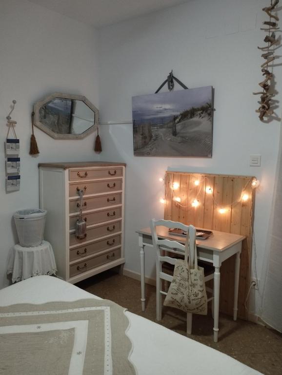 Postel nebo postele na pokoji v ubytování CHAMBRES D'HÔTES CHEZ CATHERINE A REUS chambre bord de mer avec salle de bains privée