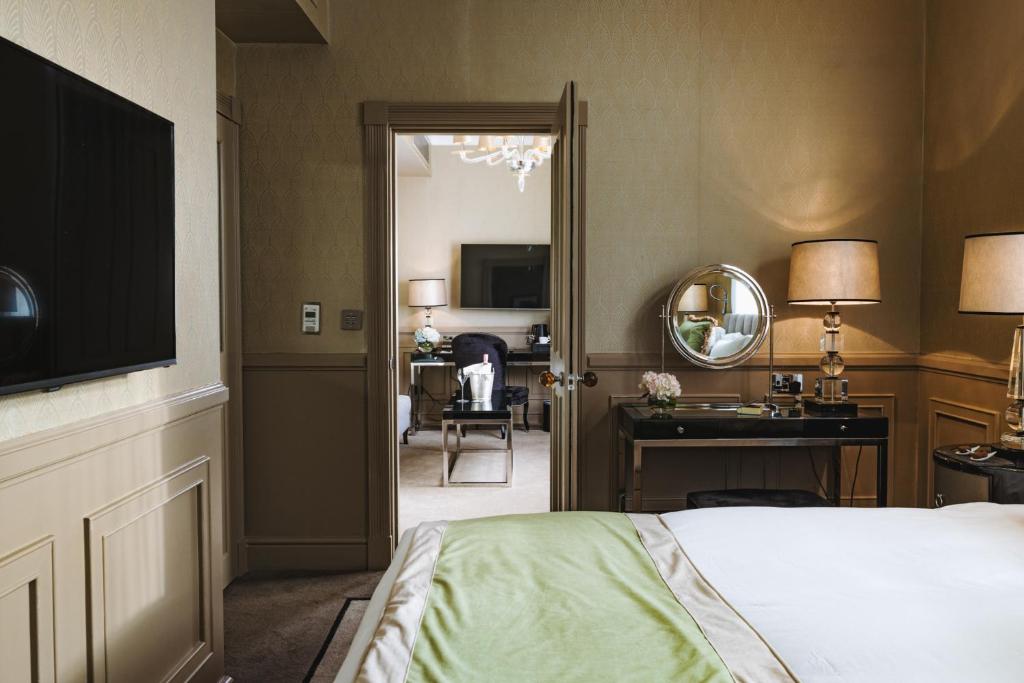 Althoff St James's Hotel & Club London - Junior Suite