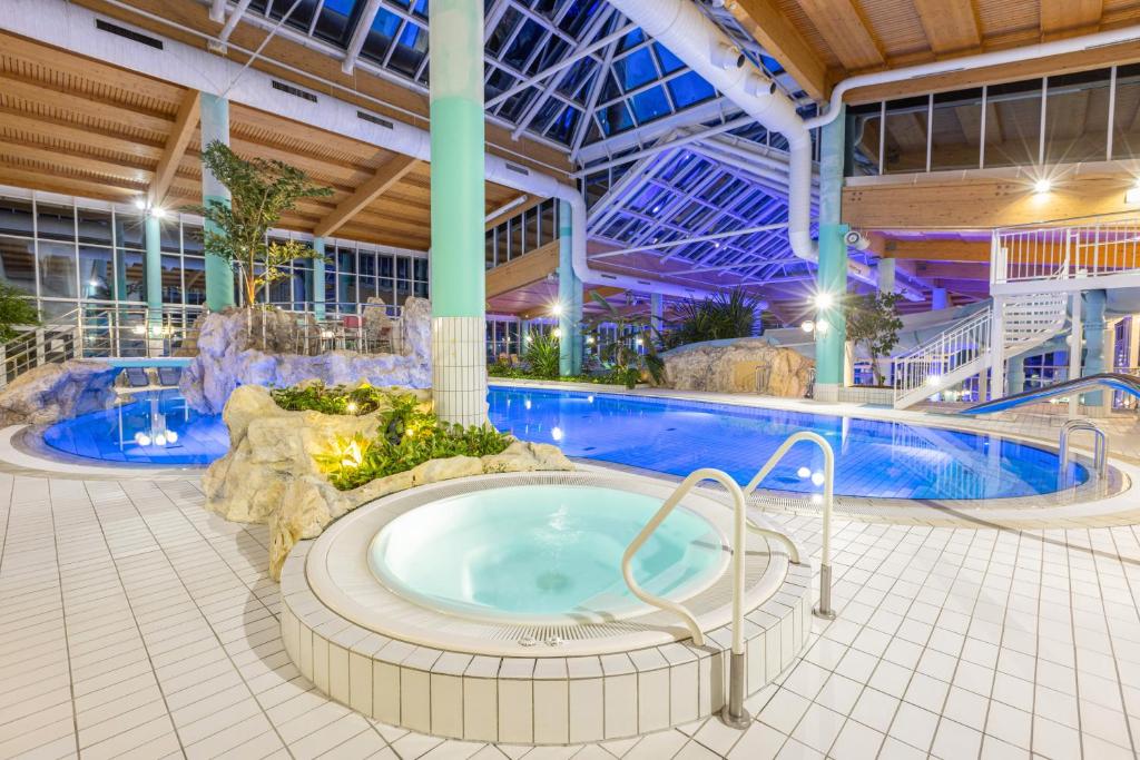 Bazén v ubytování IFA Schöneck Hotel & Ferienpark nebo v jeho okolí