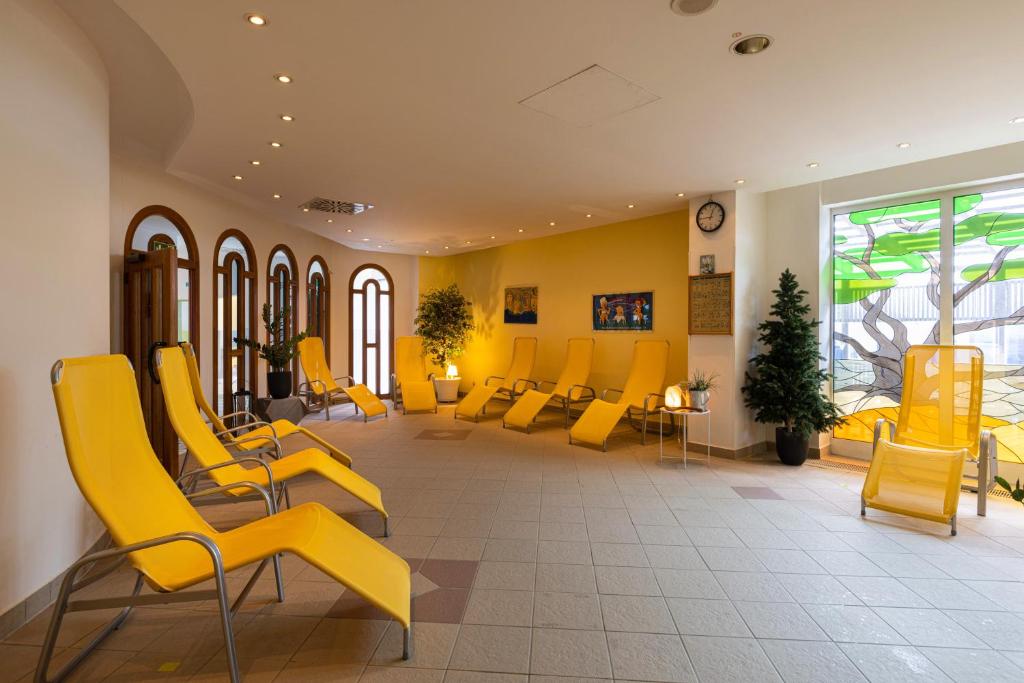 Posezení v ubytování IFA Schöneck Hotel & Ferienpark