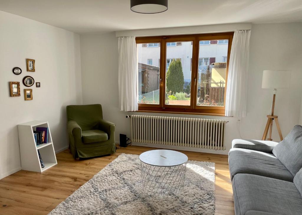 Posezení v ubytování Gemütliches Haus mit Seeblick