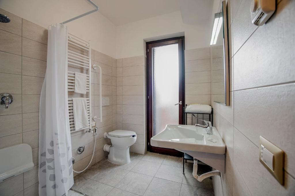 Łazienka w obiekcie SIGIS HOTEL - Fiumicino