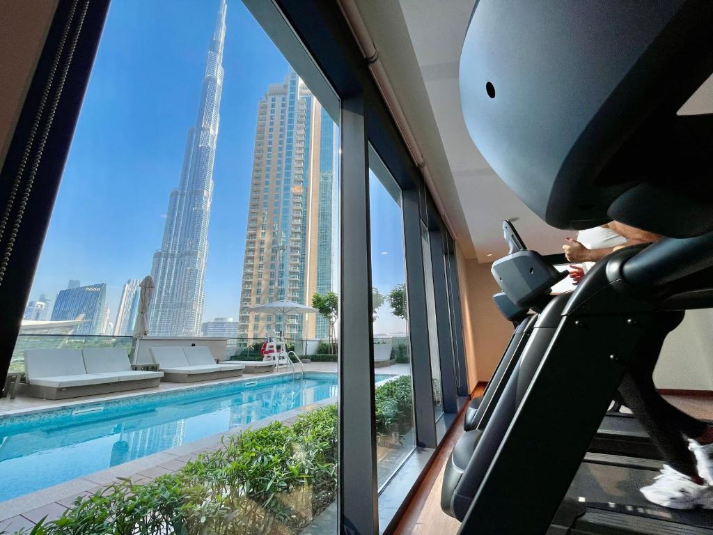 لوکس پر جنب و جوش 2 طبقه بالا l توسط برج خلیفه و دبی مال I Pool l Gym