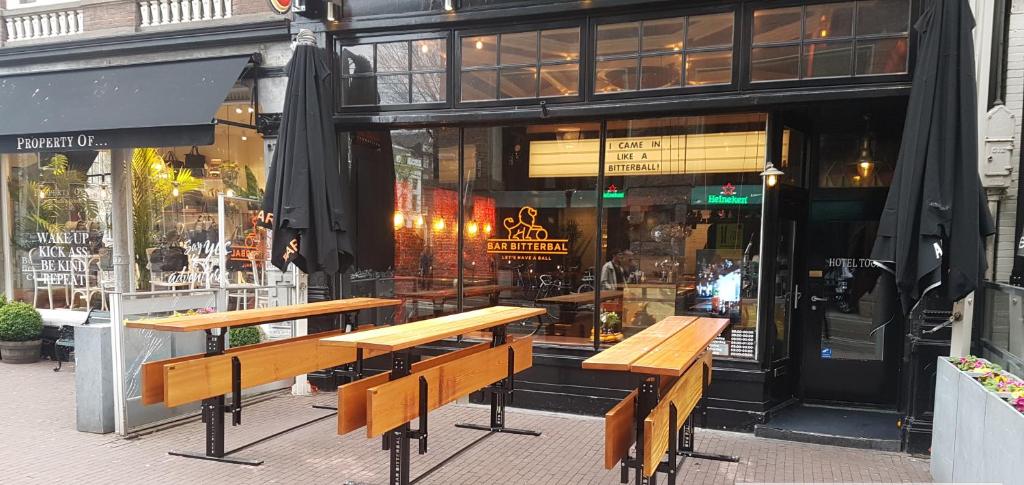 Ein Restaurant oder anderes Speiselokal in der Unterkunft Amsterdam Rembrandt Square city center Hotel 