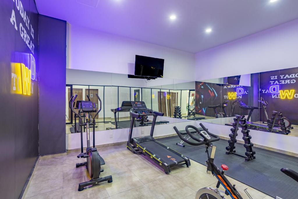 Fitness centrum a/nebo fitness zařízení v ubytování WinDay Hotel Express