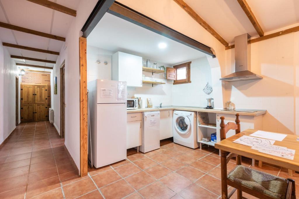 Kuchyň nebo kuchyňský kout v ubytování Apartamentos Econatur