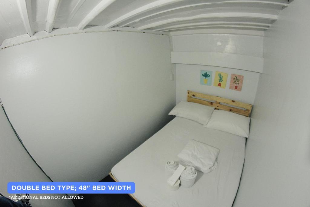Postel nebo postele na pokoji v ubytování Dickem's Transient House