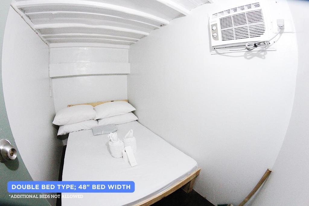 Postel nebo postele na pokoji v ubytování Dickem's Transient House