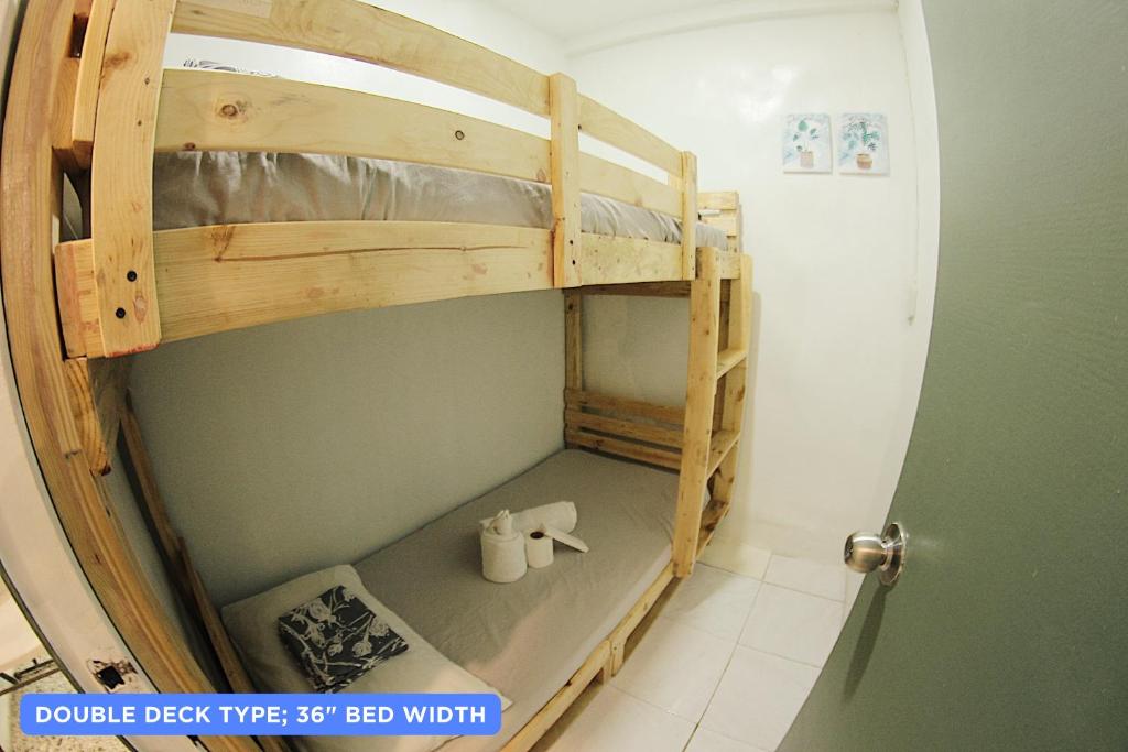 Postel nebo postele na pokoji v ubytování Dickem's Transient House