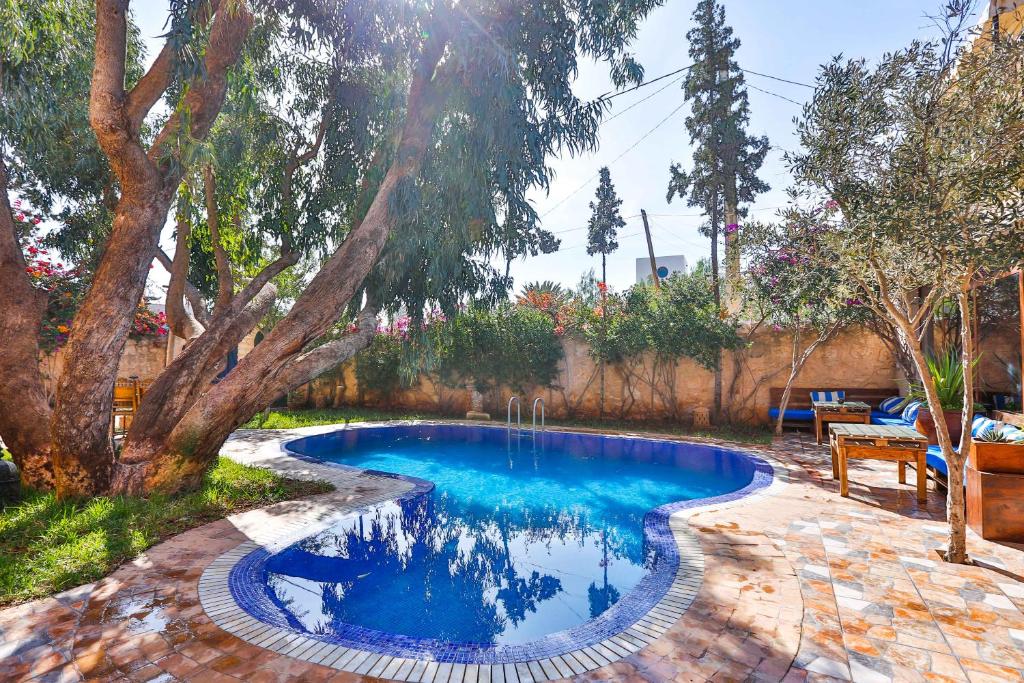 Bazén v ubytování DAR ETTO Riad & Spa nebo v jeho okolí