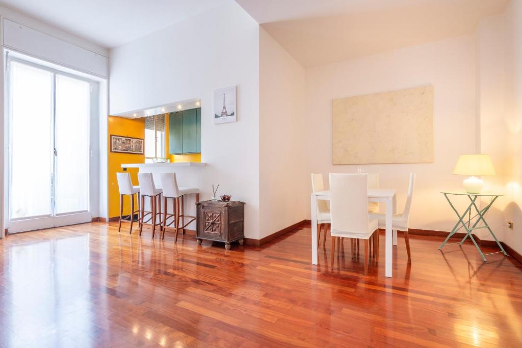 At Home - Turati/Porta Nuova Apartment