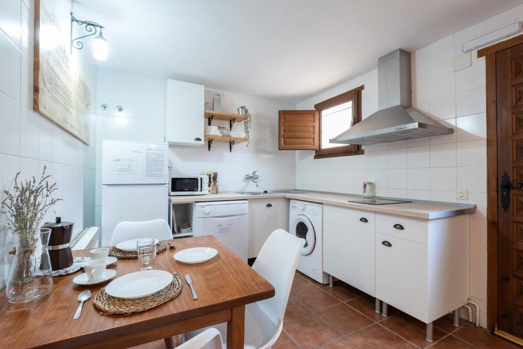 Kuchyň nebo kuchyňský kout v ubytování Apartamentos Econatur