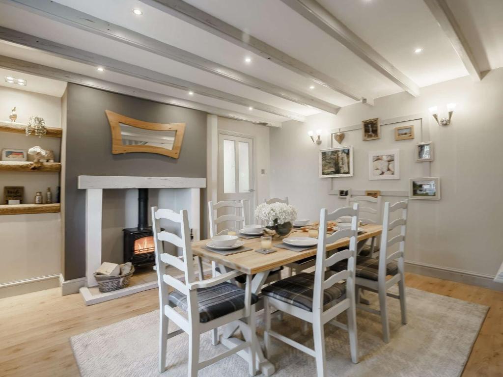 a dining room with a table and chairs and a fireplace at 2 Bed in Hamsterley 82620 in Cockfield