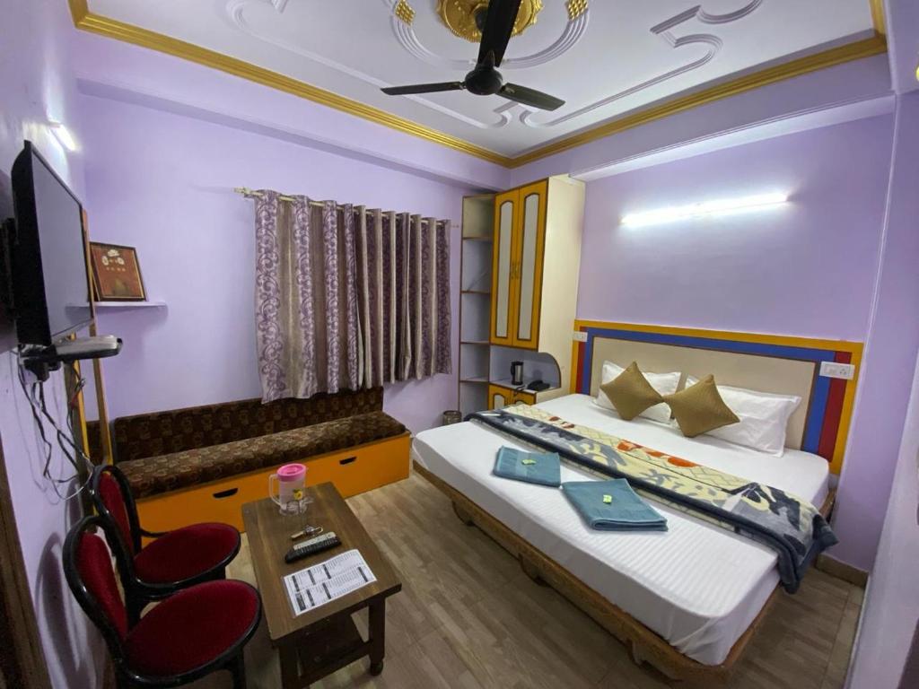 TV a/nebo společenská místnost v ubytování BNB ROYAL INN SHIMLA