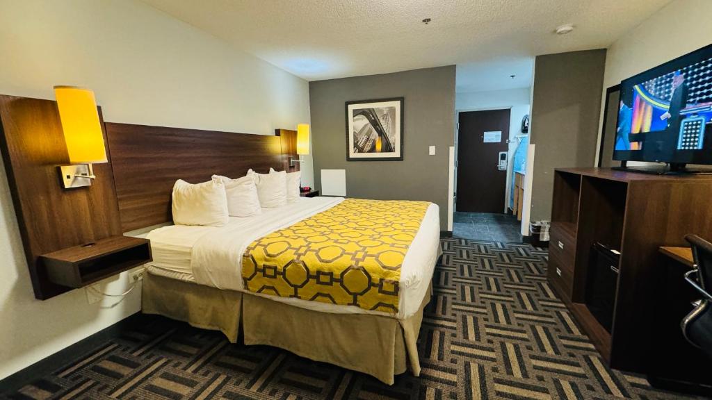 Baymont by Wyndham Chicago/Calumet City - King Room - Non-Smoking