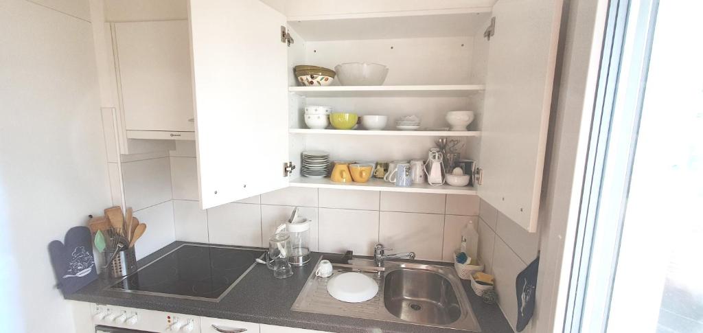 Kuchyň nebo kuchyňský kout v ubytování 1 Zimmer zentral ruhig mit Flair im Gertrud Schlössli 3Z1