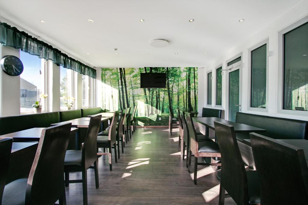 TV a/nebo společenská místnost v ubytování Brunnby Hotel