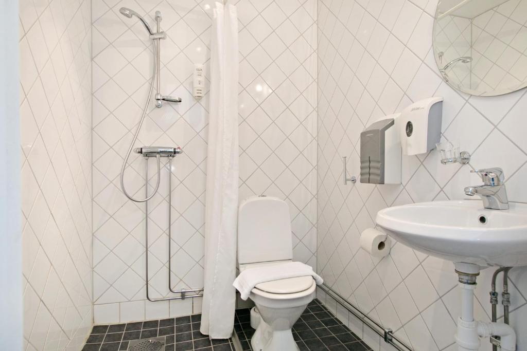 Koupelna v ubytování Brunnby Hotel