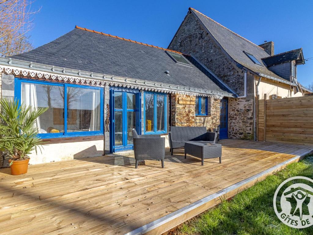 a wooden deck in front of a house at Charmante maison en Anjou Bleu, 2 pers, terrasse, poêle à bois, équipements bébé, cuisine équipée - FR-1-622-72 in Noëllet