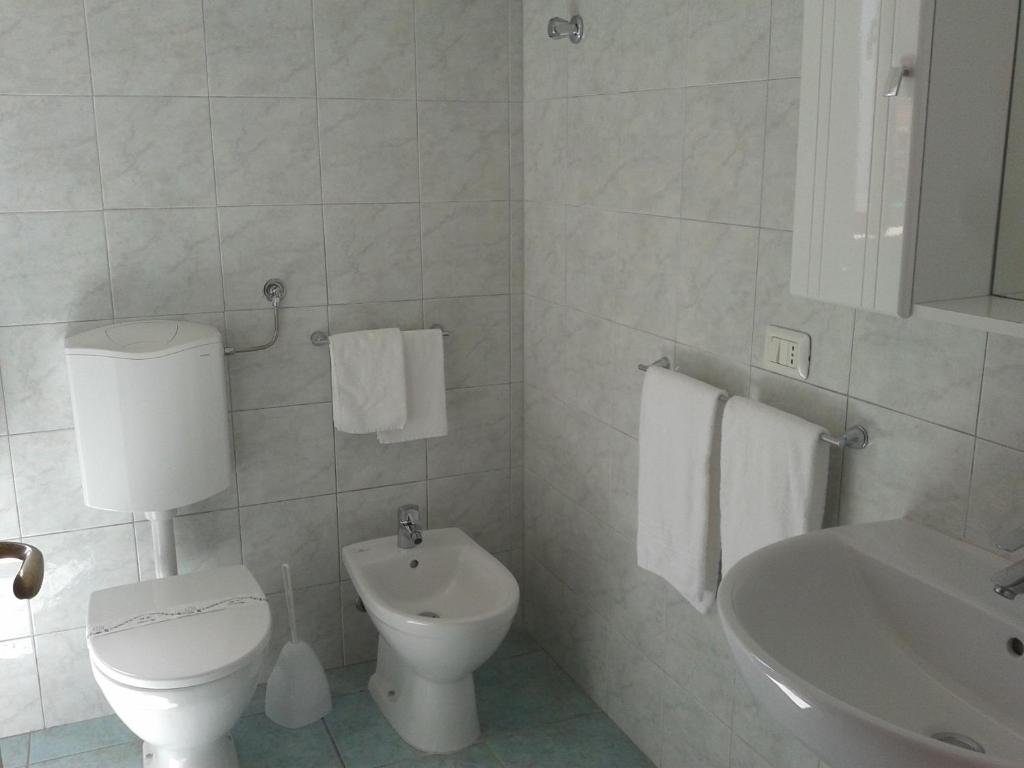 Koupelna v ubytování Albergo Dei 10 Colori