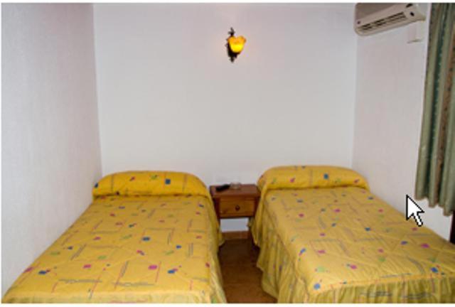 Hostal Adrian - Chambre Lits Jumeaux
