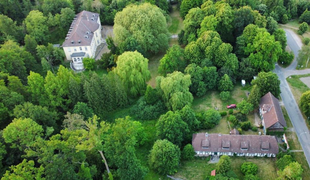 an aerial view of a house in the woods at „Altes Forsthaus“ am Schloss in Uelzen