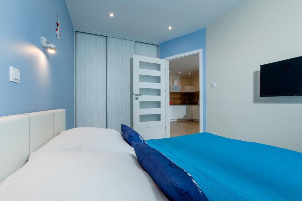 Postel nebo postele na pokoji v ubytování Apartament HAPPY 302 Łukęcin BlueMare basen EPapartamenty