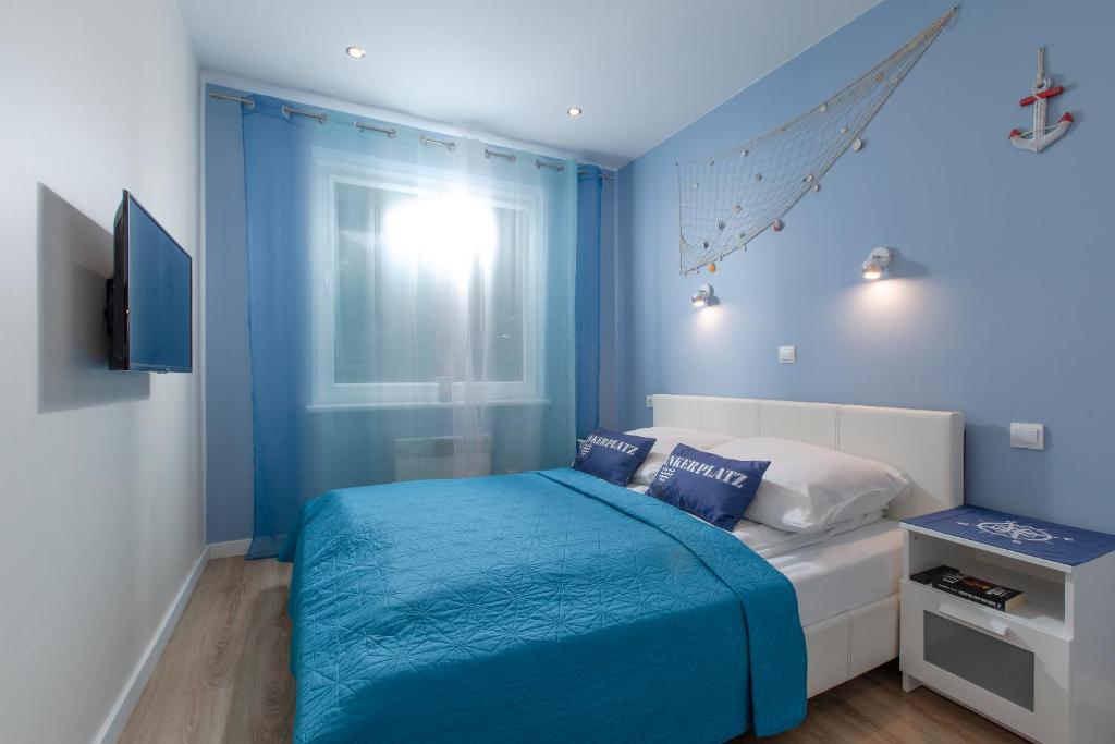 Postel nebo postele na pokoji v ubytování Apartament HAPPY 302 Łukęcin BlueMare basen EPapartamenty