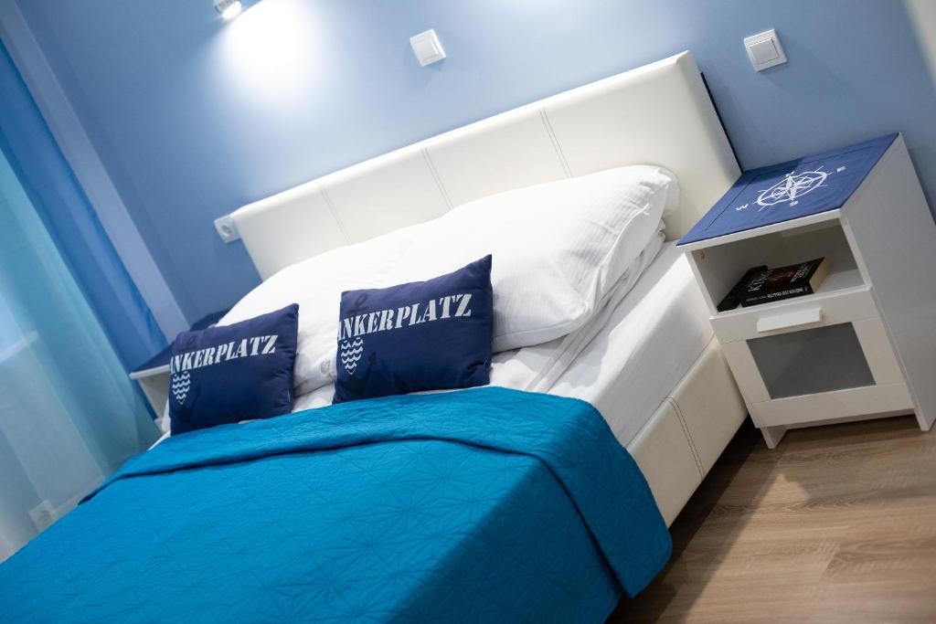 Postel nebo postele na pokoji v ubytování Apartament HAPPY 302 Łukęcin BlueMare basen EPapartamenty