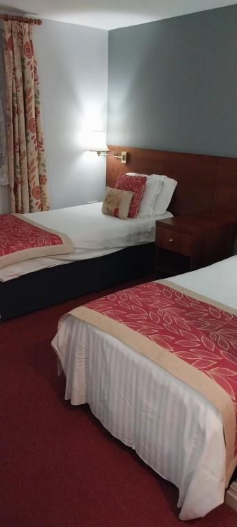 The Emmbrook Inn Hotel - Deluxe Twin Room