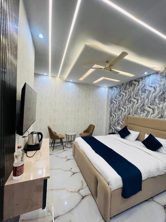 Postel nebo postele na pokoji v ubytování Crescent Inn