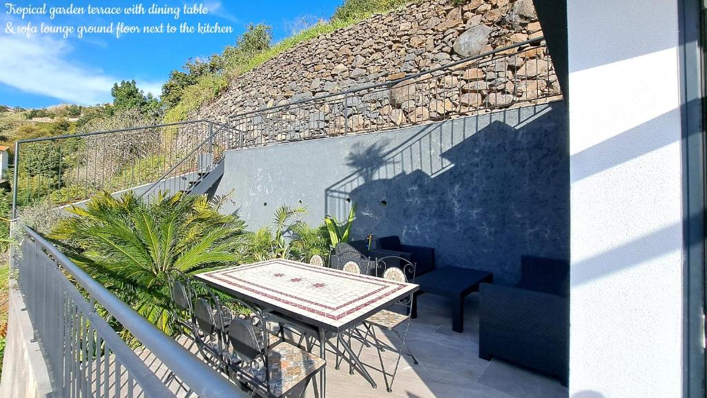 Balkón nebo terasa v ubytování Espirito do Mar - Premium Villa with Jacuzzi