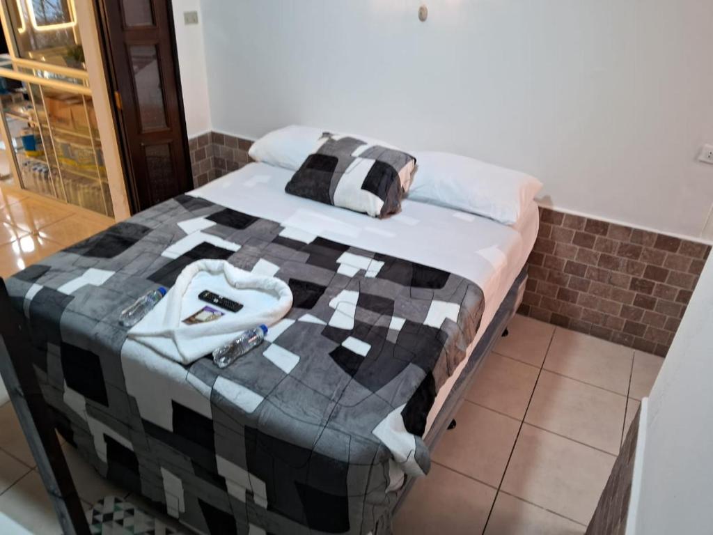 Postel nebo postele na pokoji v ubytování Hotel Kamelot Parque Central