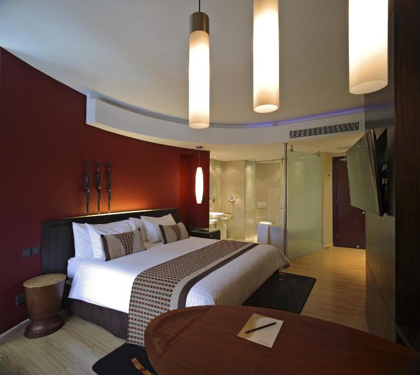 Postel nebo postele na pokoji v ubytování Tribe Hotel, Nairobi, a Member of Design Hotels