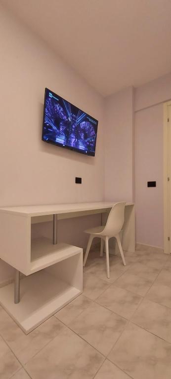 TV a/nebo společenská místnost v ubytování Lungofiume Suite