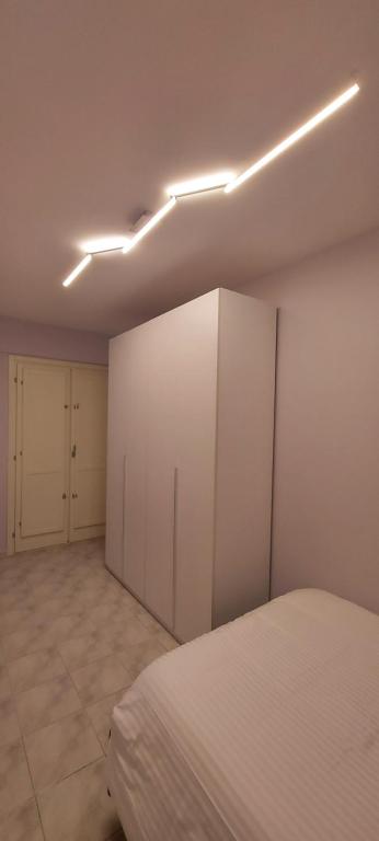 Postel nebo postele na pokoji v ubytování Lungofiume Suite