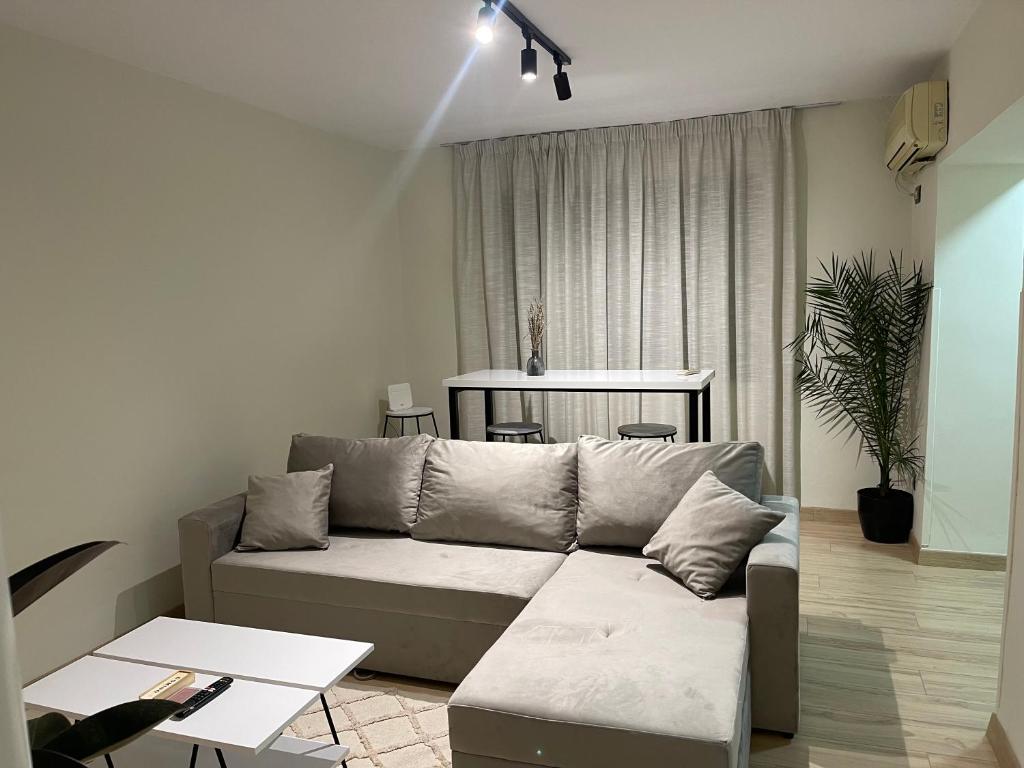 Posezení v ubytování White apartment, in the center of Tirana