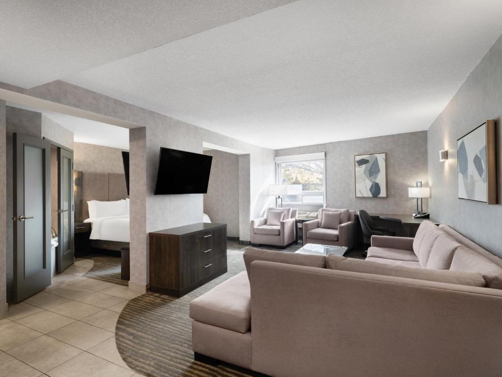 Posezení v ubytování Holiday Inn Calgary Airport by IHG