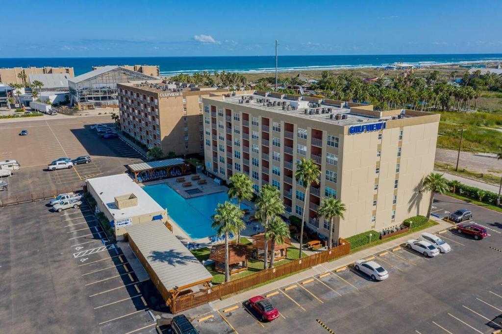Et luftfoto af Beach Access Condo with Pool, Hot Tub Area & BBQ - Gulfview I - unit 213