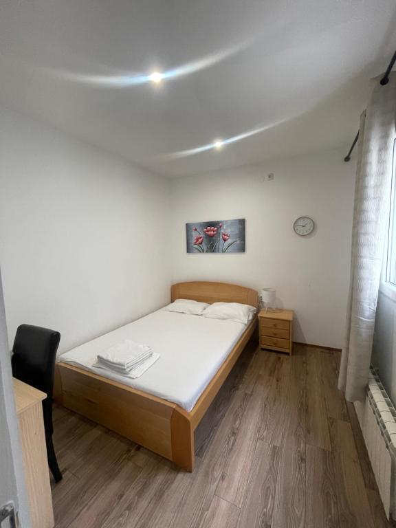 Postel nebo postele na pokoji v ubytování Apartments and Rooms L E F T RIVER Belgrade